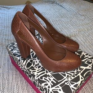 Diane Von Furstenberg women’s pumps